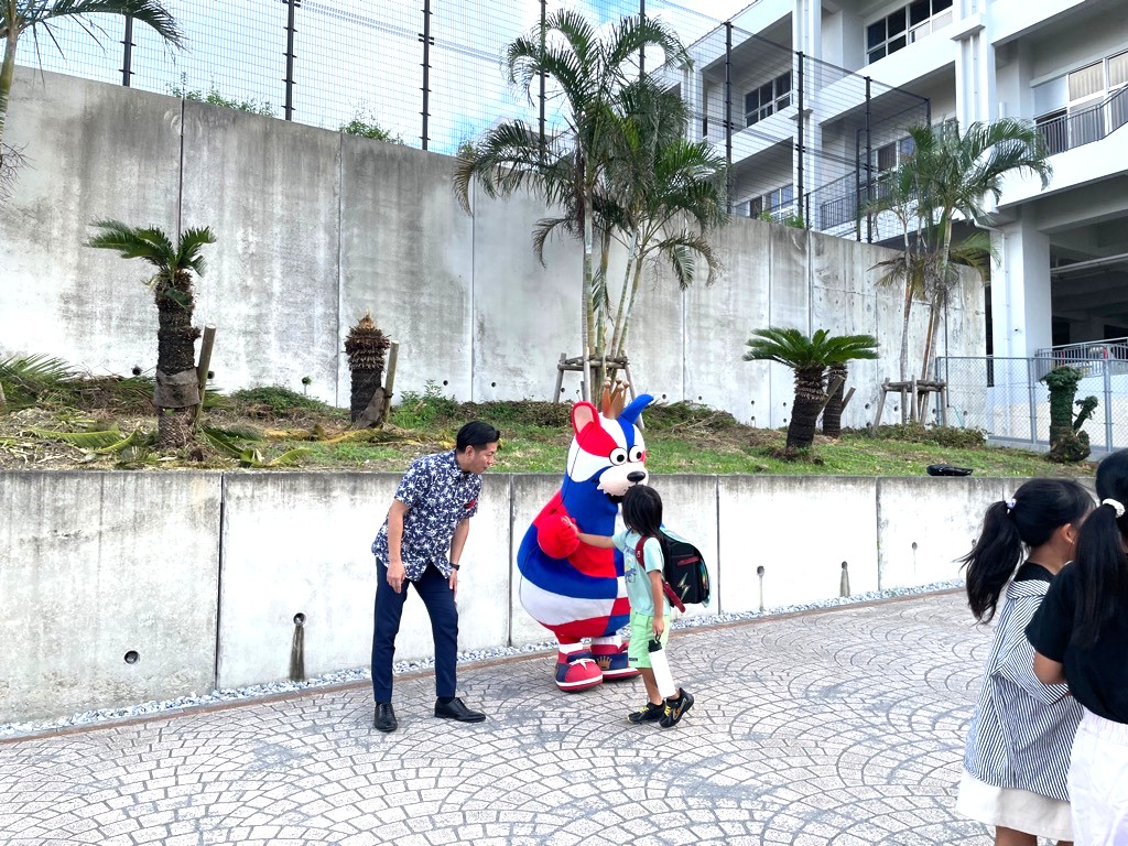 ゴーディーとハイタッチ