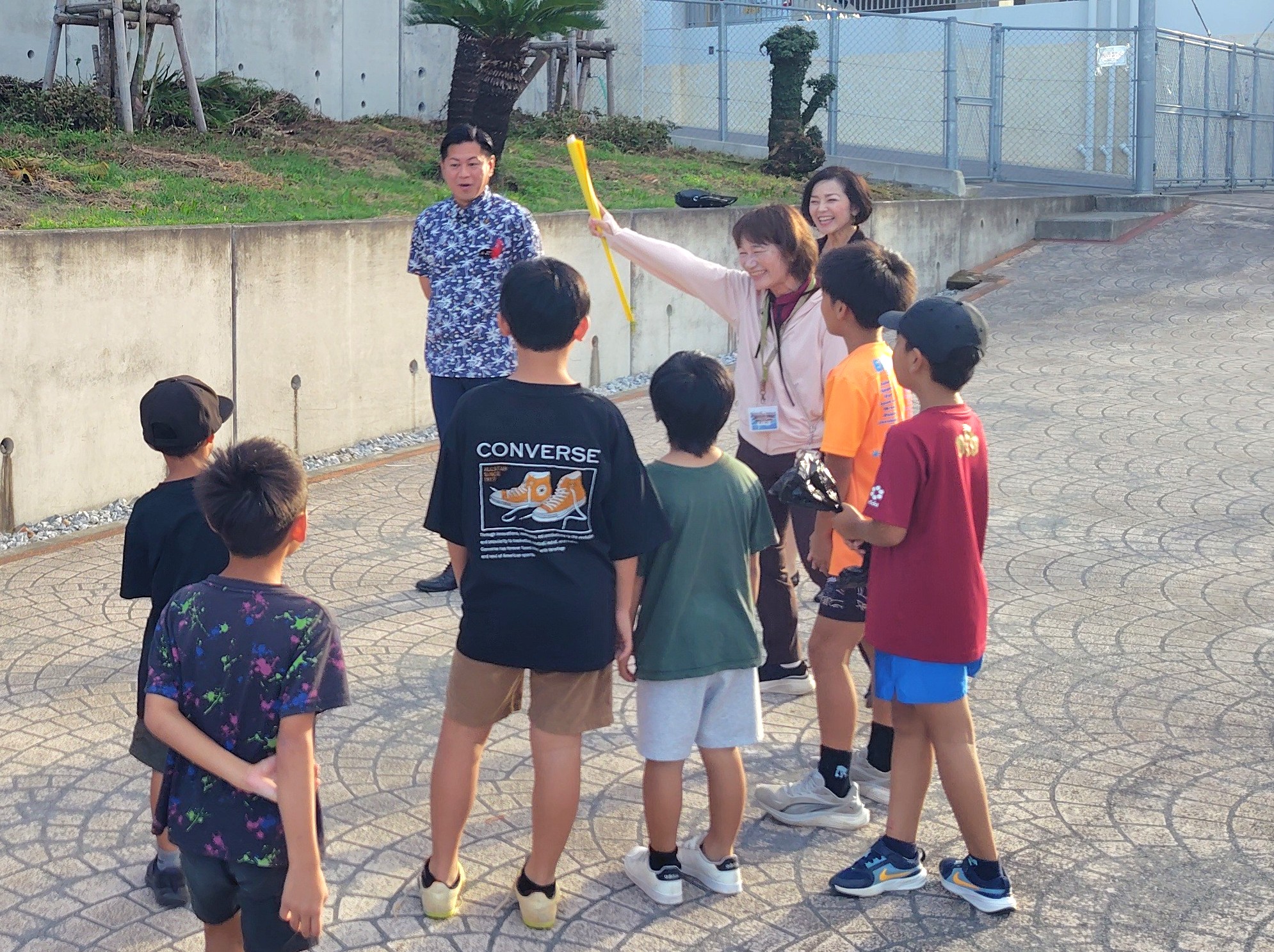 市長、教育長、校長、子ども達（その2）